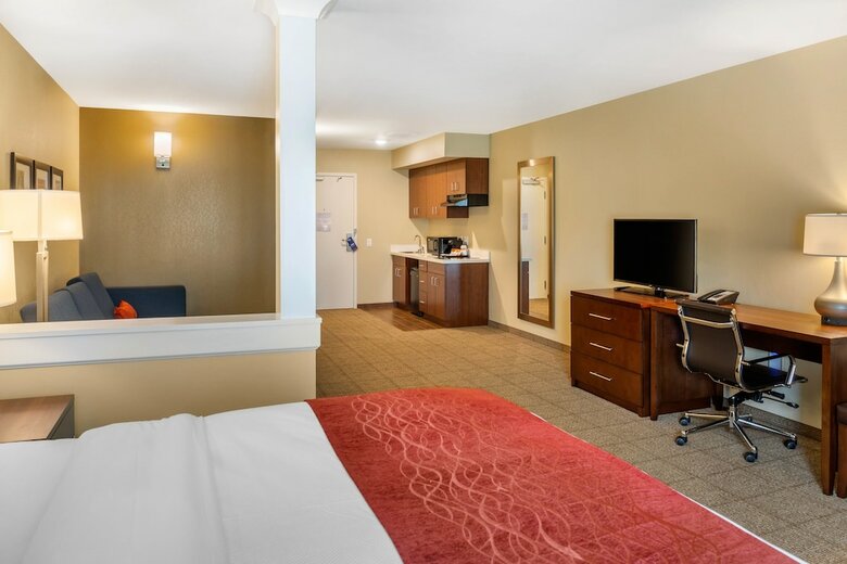 Hotel Comfort Inn & Suites