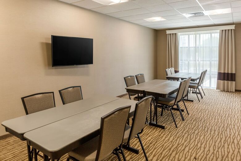 Hotel Comfort Inn & Suites