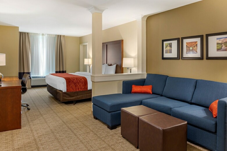Hotel Comfort Inn & Suites