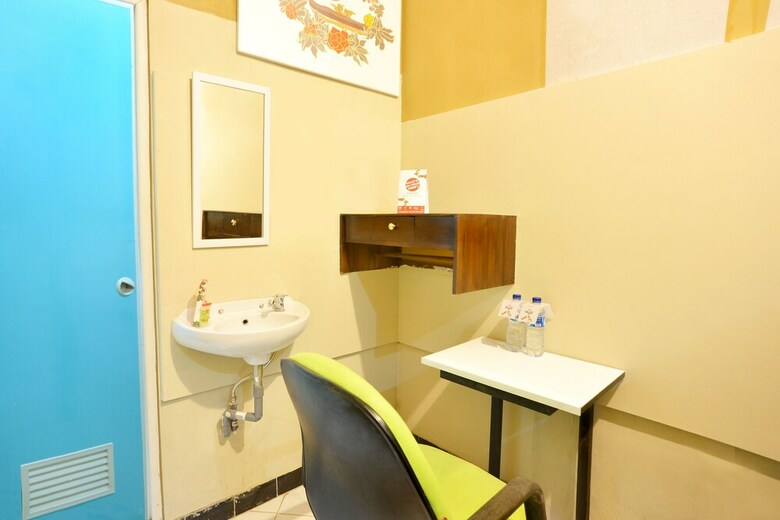 Hostal Oyo 476 Hotel Naura