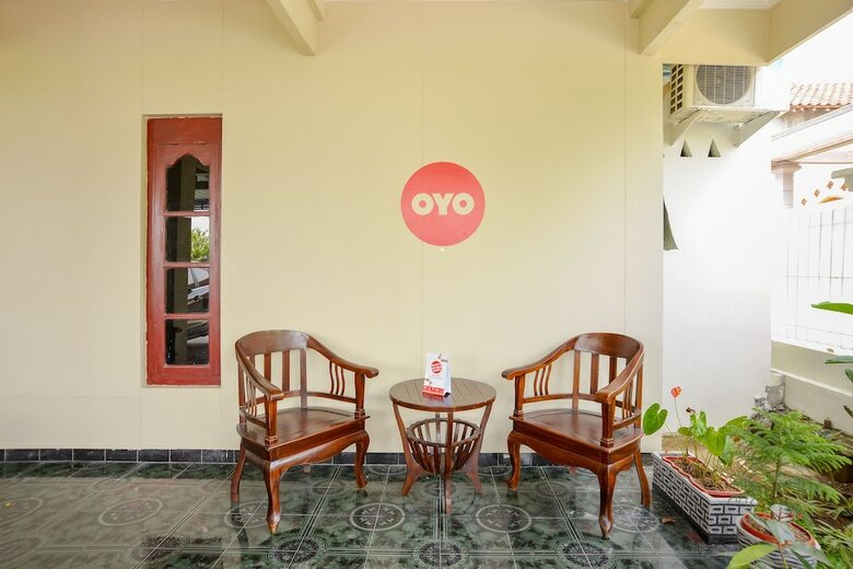 Hostal Oyo 476 Hotel Naura