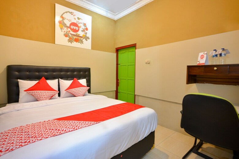 Hostal Oyo 476 Hotel Naura