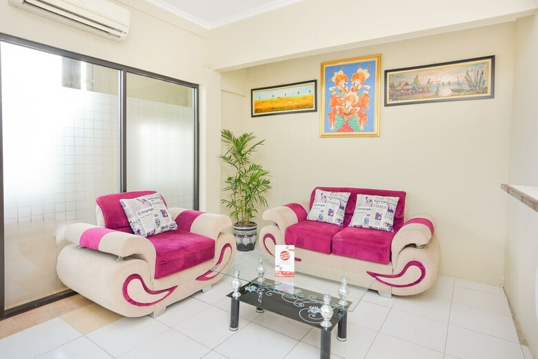 Hostal Oyo 476 Hotel Naura