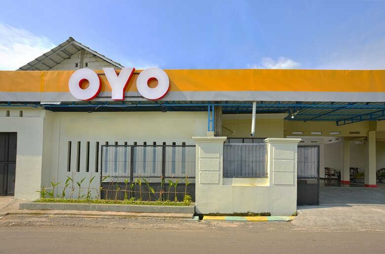 Hostal Oyo 476 Hotel Naura
