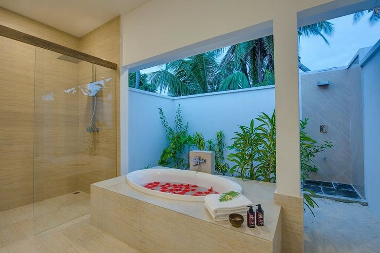 Hotel Rahaa Resort