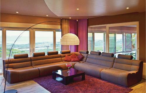 Five-bedroom Holiday Home In Kucine