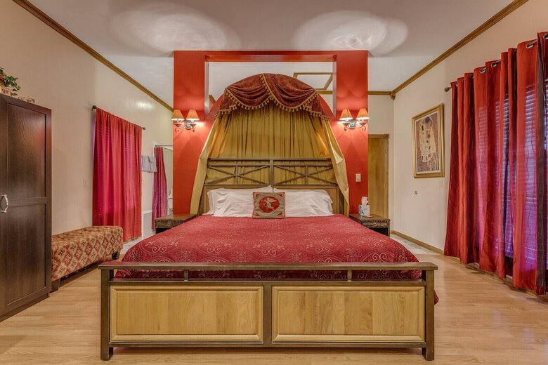 The Whispering Pines Inn Bed & Breakfast