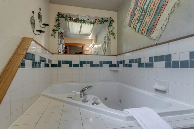 The Whispering Pines Inn Bed & Breakfast