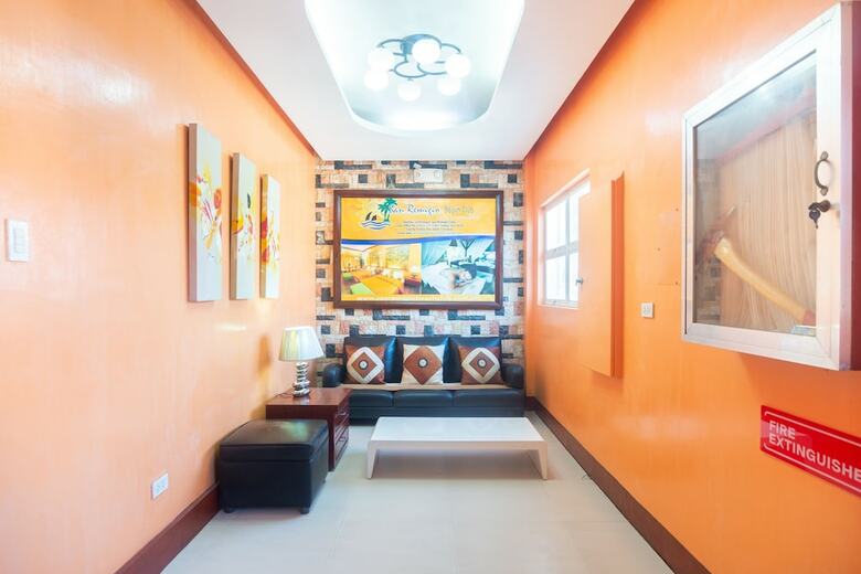 Hotel Oyo 159 San Remigio Pensionne Suites