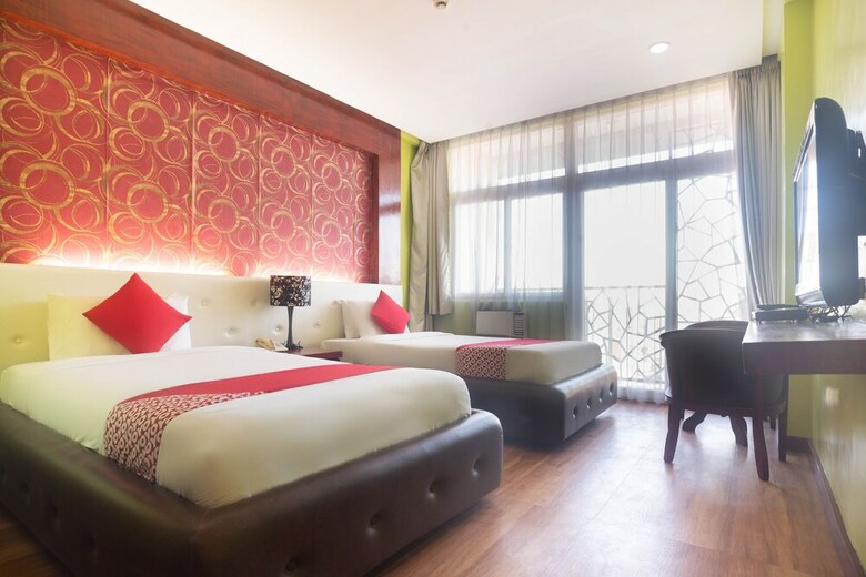 Hotel Oyo 159 San Remigio Pensionne Suites