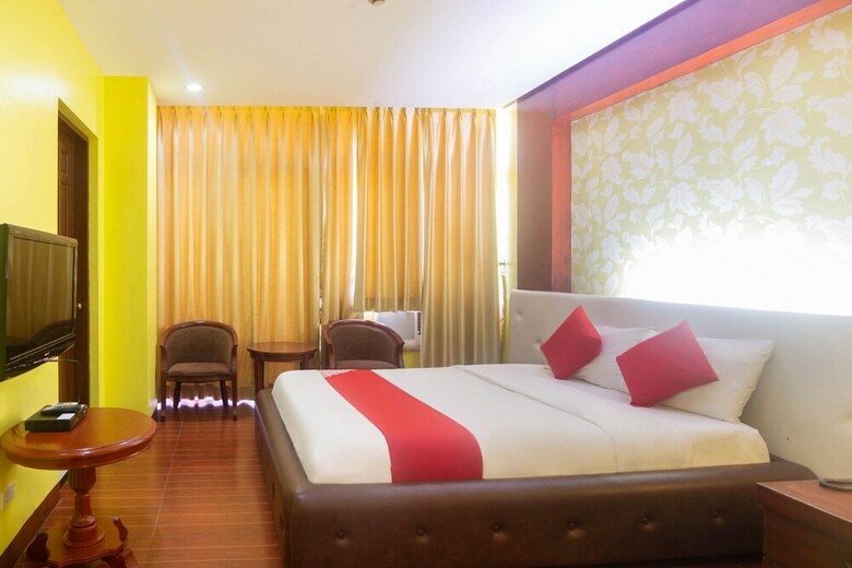 Hotel Oyo 159 San Remigio Pensionne Suites