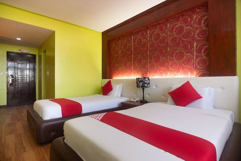 Hotel Oyo 159 San Remigio Pensionne Suites