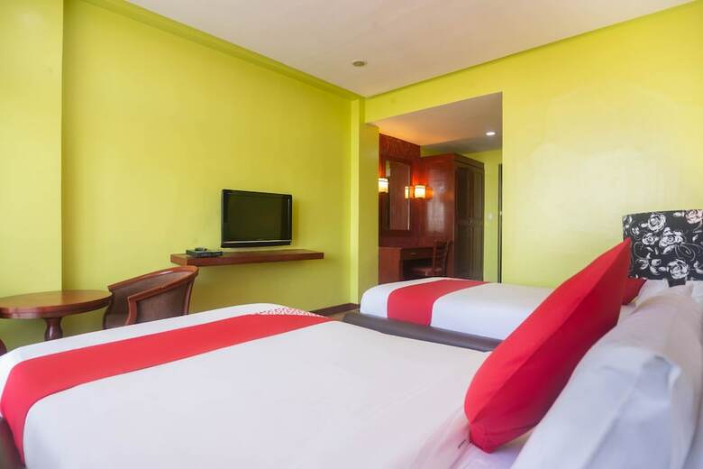 Hotel Oyo 159 San Remigio Pensionne Suites