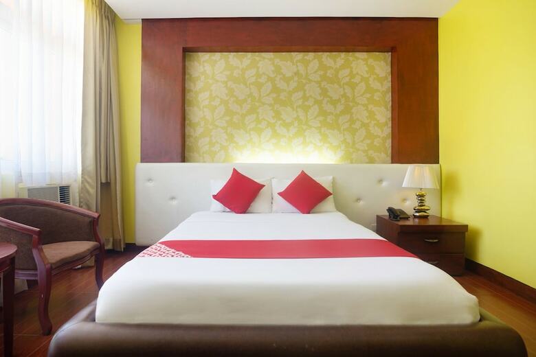 Hotel Oyo 159 San Remigio Pensionne Suites