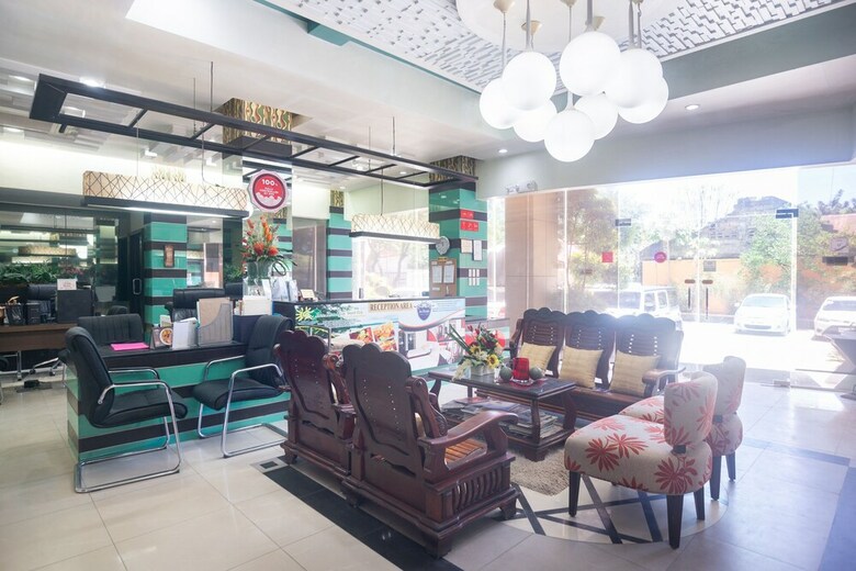 Hotel Oyo 159 San Remigio Pensionne Suites