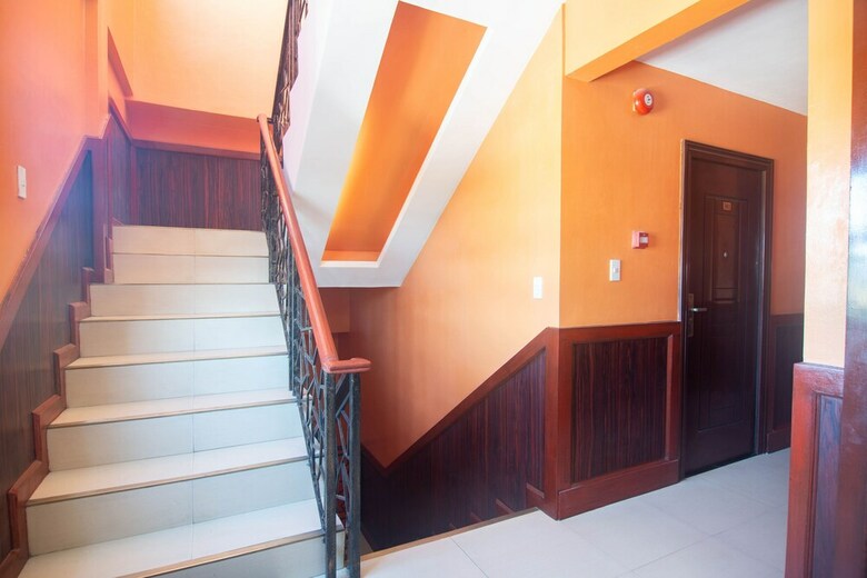 Hotel Oyo 159 San Remigio Pensionne Suites