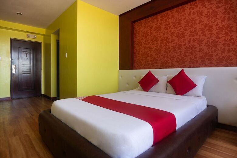 Hotel Oyo 159 San Remigio Pensionne Suites