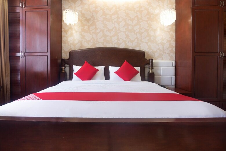 Hotel Oyo 159 San Remigio Pensionne Suites