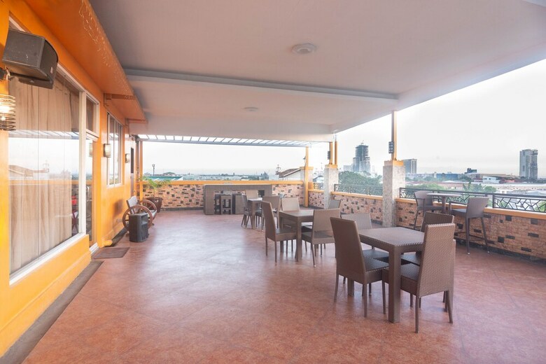 Hotel Oyo 159 San Remigio Pensionne Suites
