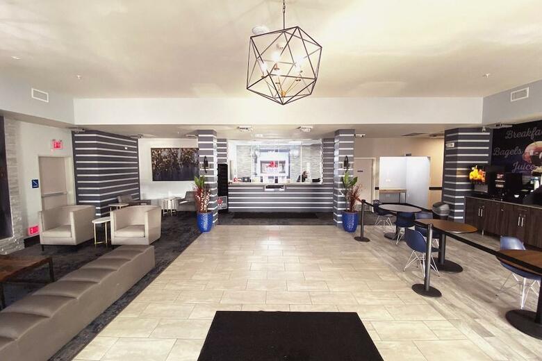 Hotel Coratel Inn & Suites Inver Grove Heights