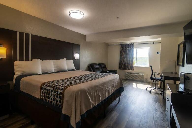 Hotel Coratel Inn & Suites Inver Grove Heights