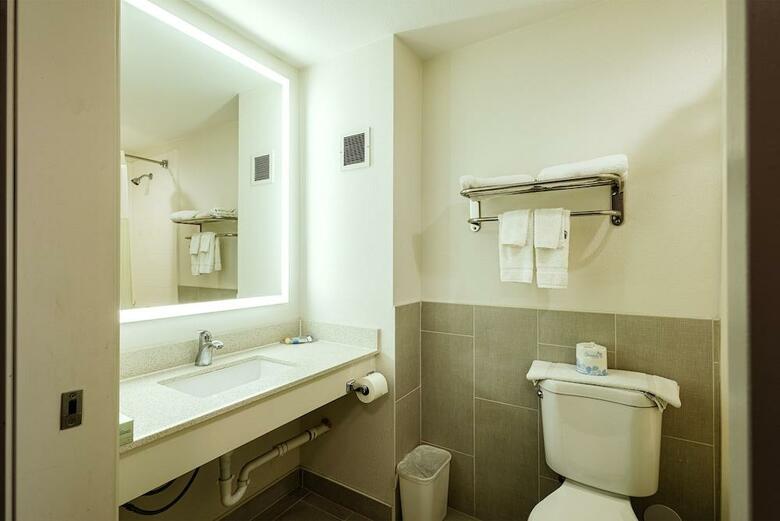 Hotel Coratel Inn & Suites Inver Grove Heights