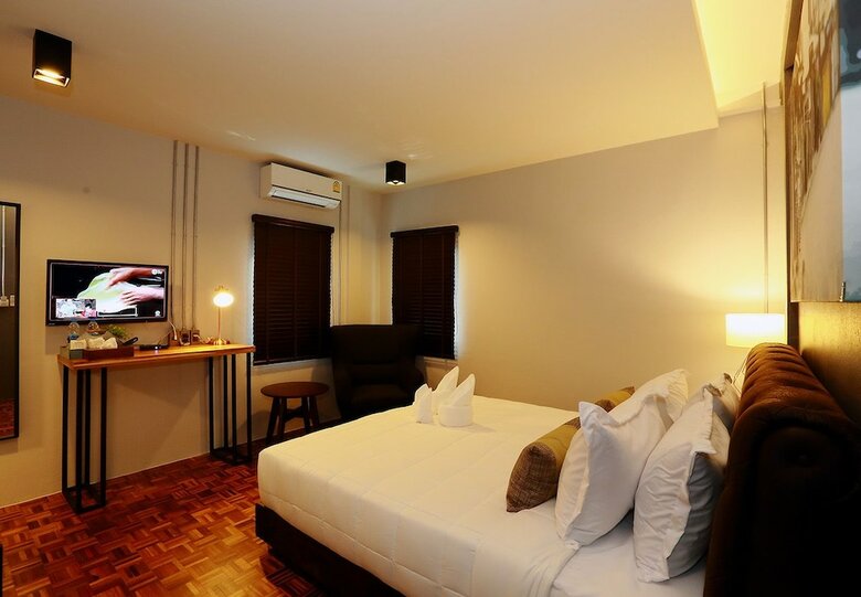 Hotel Canvas Family Home