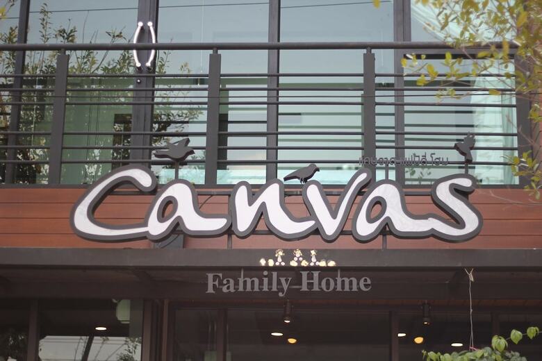 Hotel Canvas Family Home