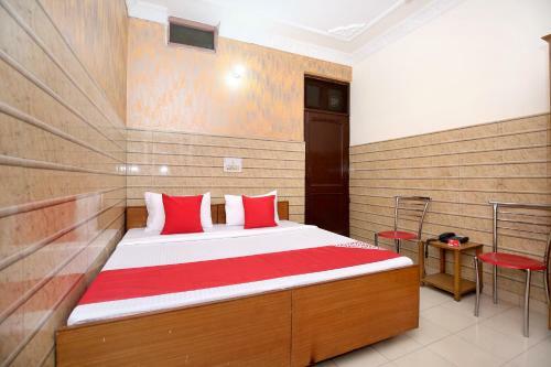 Oyo 12967 Hotel Simran