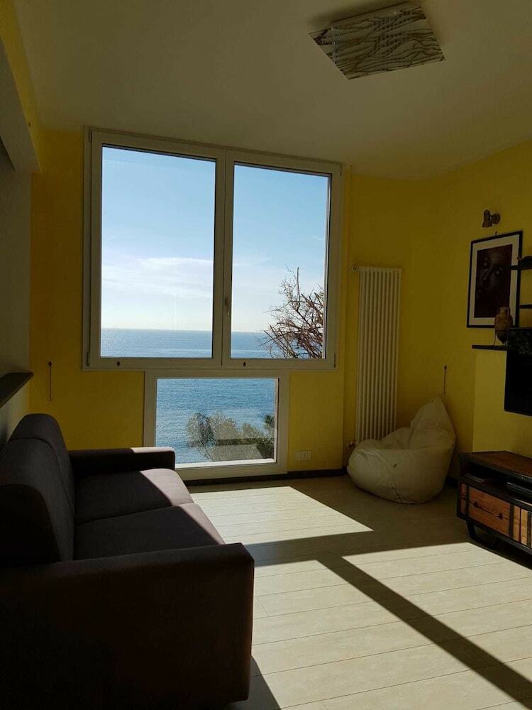 Lovely Apartment On The Ligurian Sea