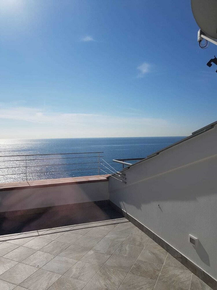 Lovely Apartment On The Ligurian Sea