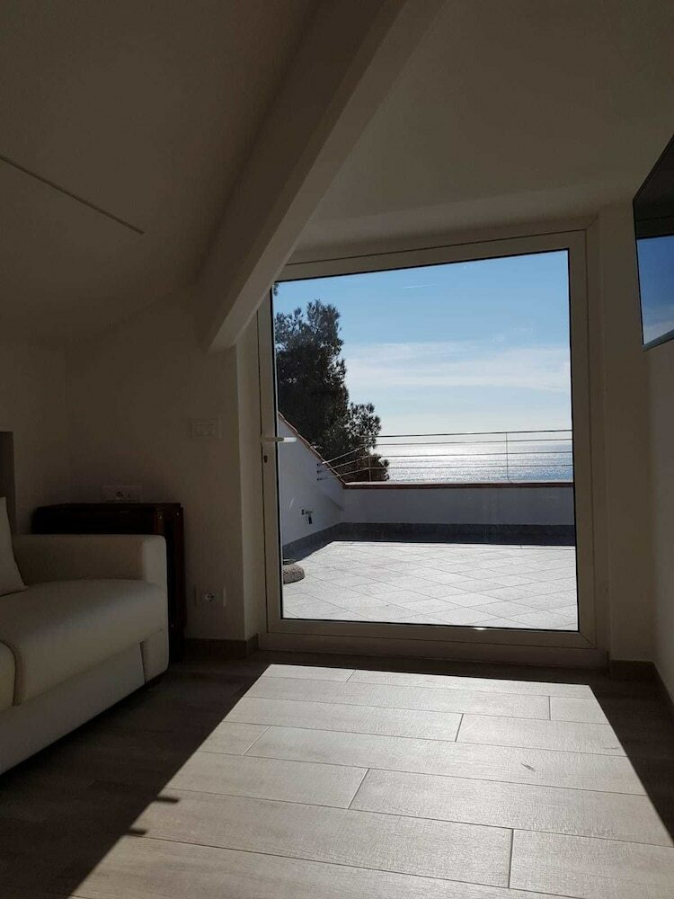 Lovely Apartment On The Ligurian Sea