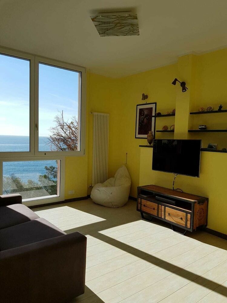 Lovely Apartment On The Ligurian Sea