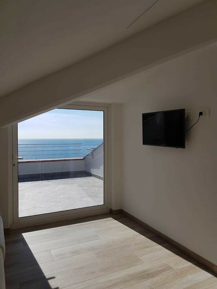 Lovely Apartment On The Ligurian Sea