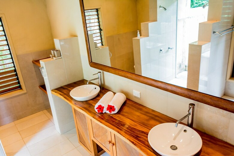 Hotel Qoqo Island Resort