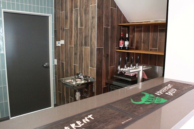 Hotel Lake Kawana Accommodation