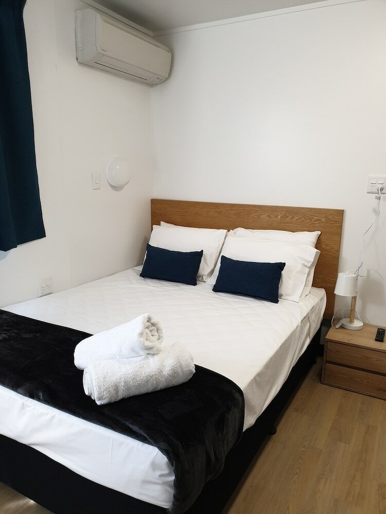 Hotel Lake Kawana Accommodation