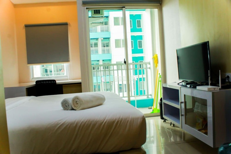 Pool View Studio Room Apartment The Nest Puri