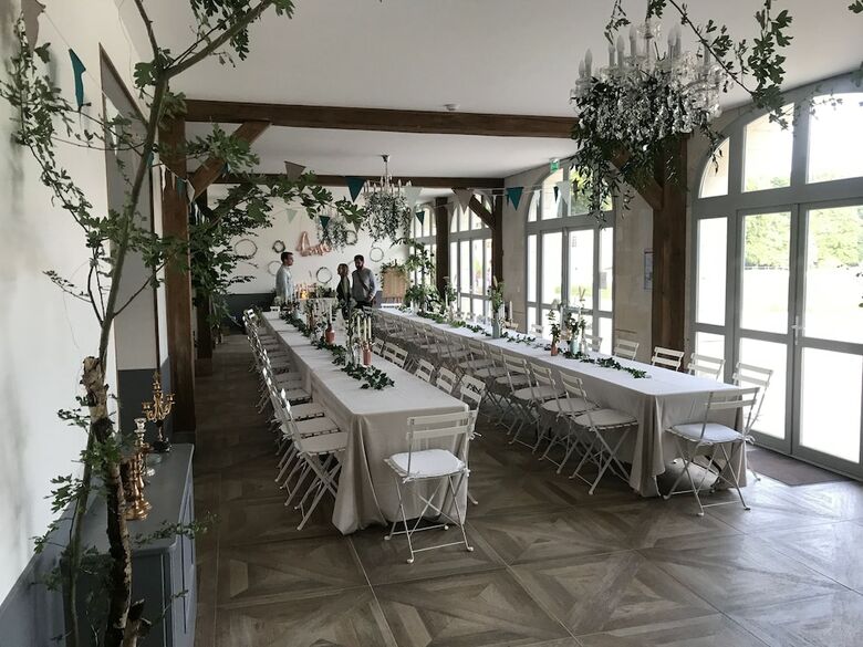 Chateau De Courcelles Le Roy