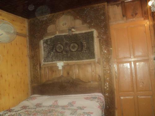 Hotel Haroon Houseboat