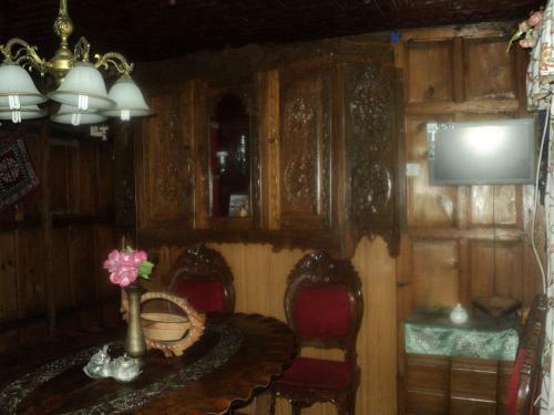 Hotel Haroon Houseboat