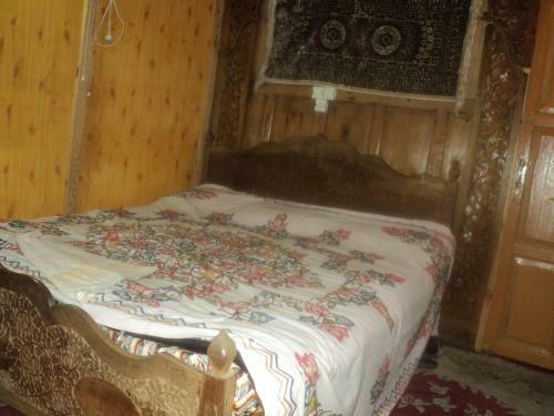 Hotel Haroon Houseboat