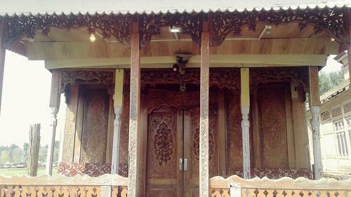 Hotel Haroon Houseboat