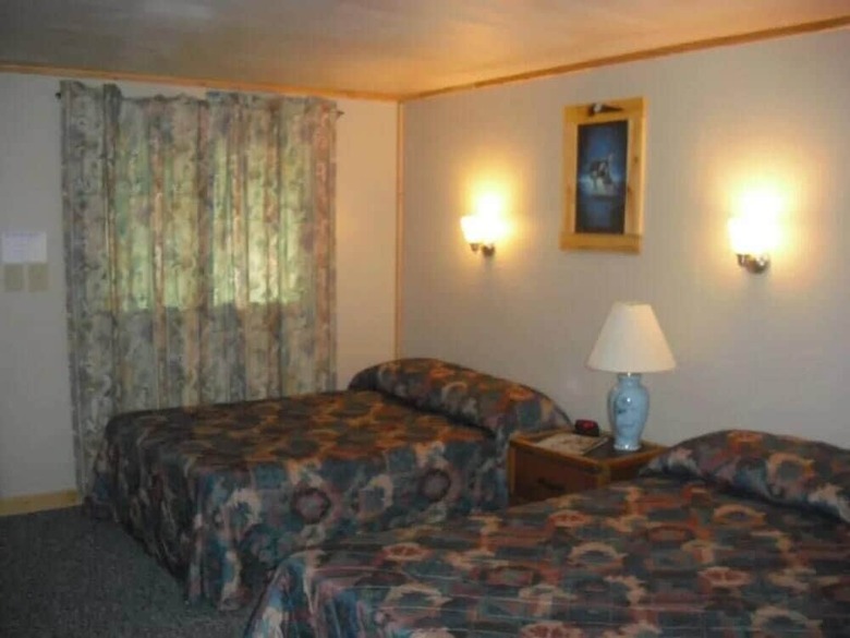 Hooks Hideaway Motel