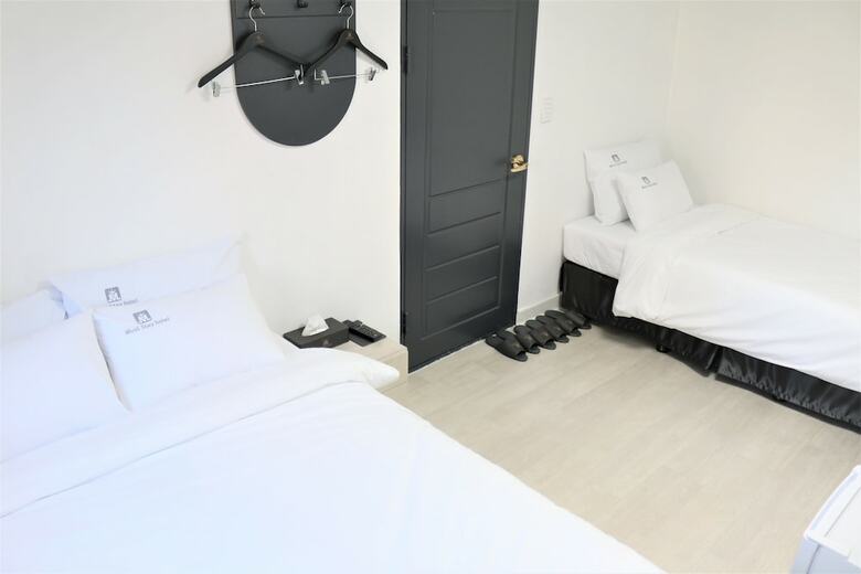 Hotel Must Stay