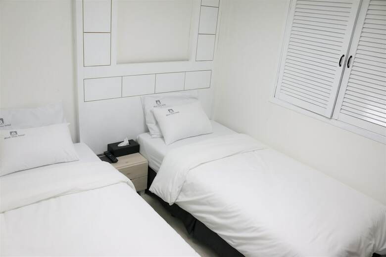 Hotel Must Stay