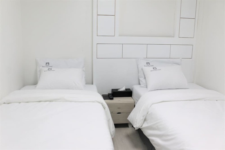 Hotel Must Stay