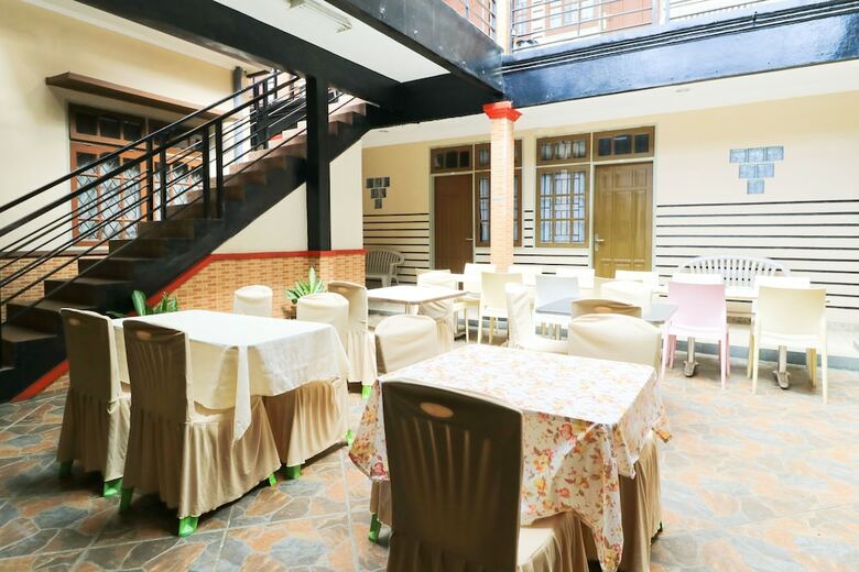 Andrin Daspatt Hotel