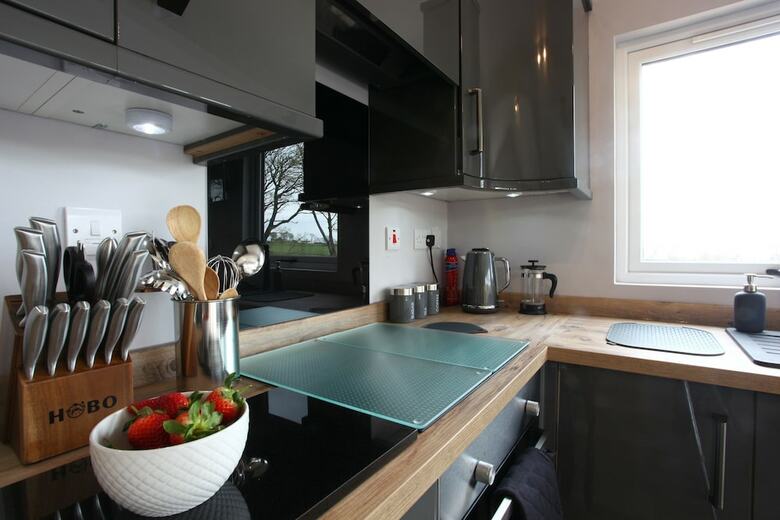 Deerfin Rentals. Private Chalet With Hot Tub