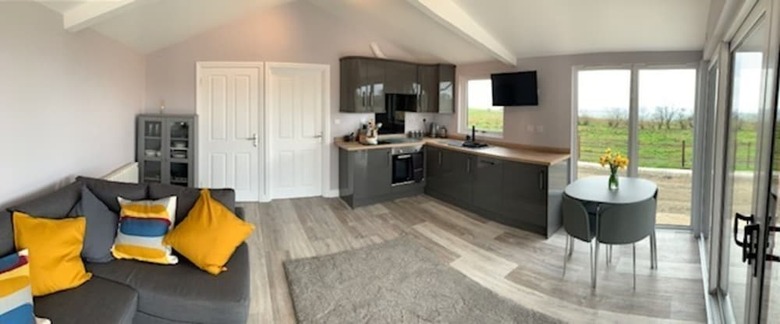 Deerfin Rentals. Private Chalet With Hot Tub